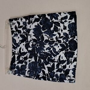 S.C. and Co. Women's Size Small Floral Print Stretch Skort